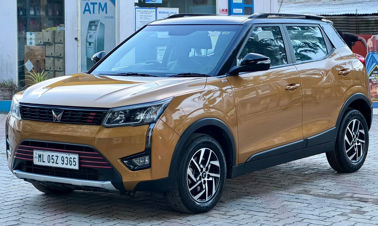 Mahindra XUV300 - Thumbnail 2